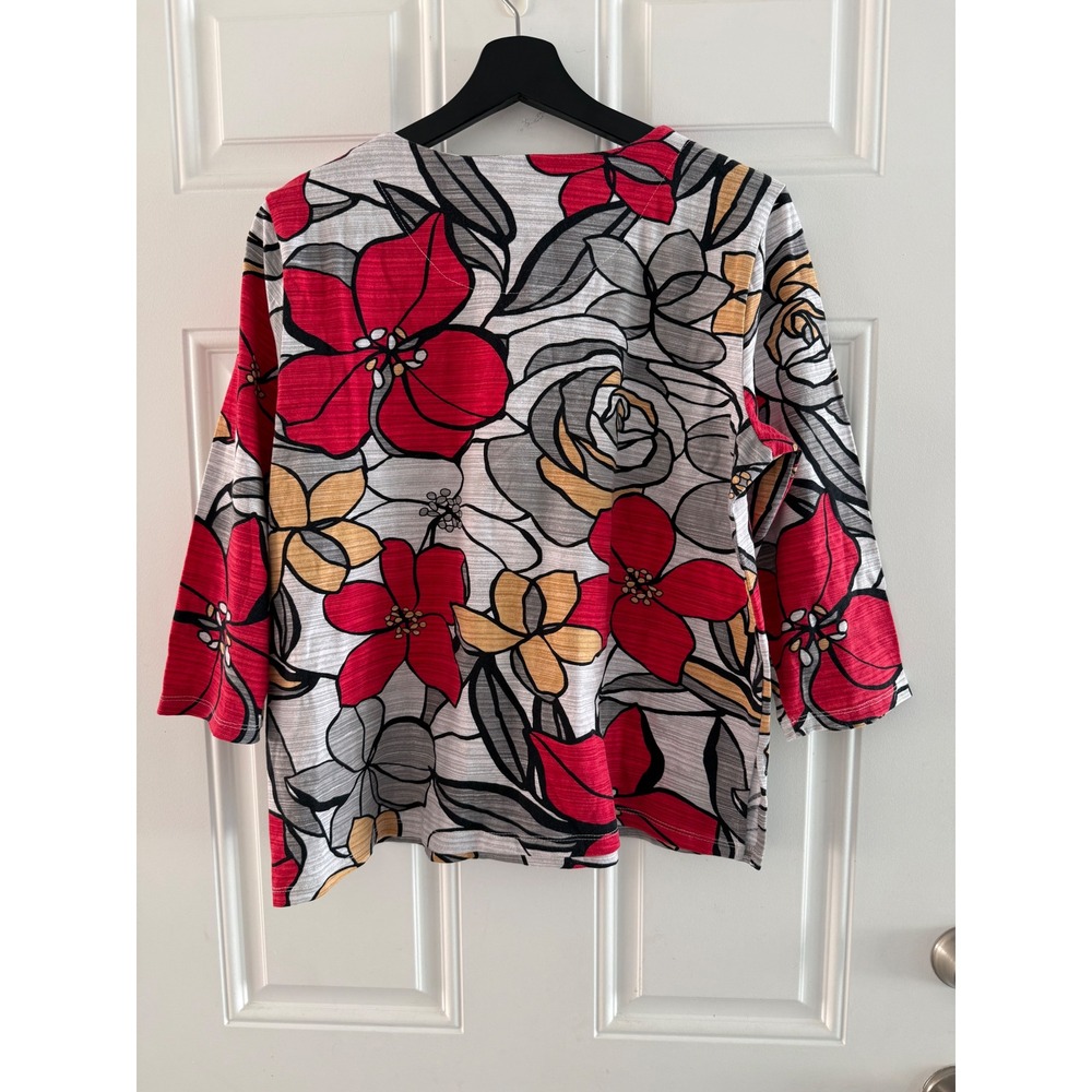 Alfred Dunner Petite PM Floral 3/4 Sleeve Embellished Neckline Top Red Grey PM - Picture 2 of 3